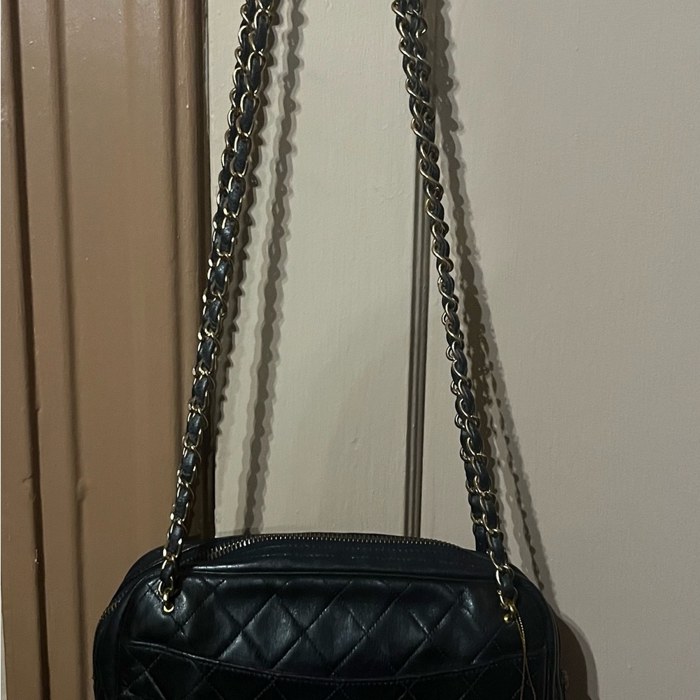 CHANEL Black Quilted Leather Shoulder Bag with Gold Chain - Picture 2 of 13